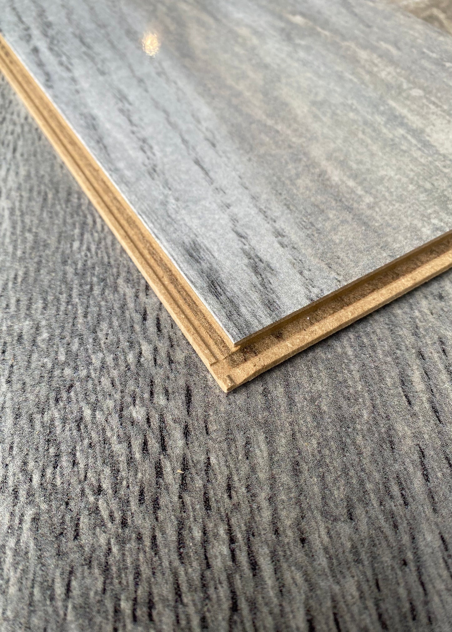 8mm Gray Gloss Laminate Wood Flooring (19.87 sqft/case)