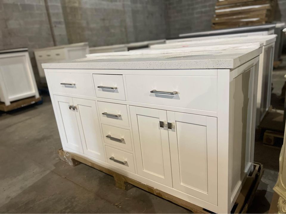 60" Double Bath Vanity in White with Dazzle White Quartz Top and Round Sink