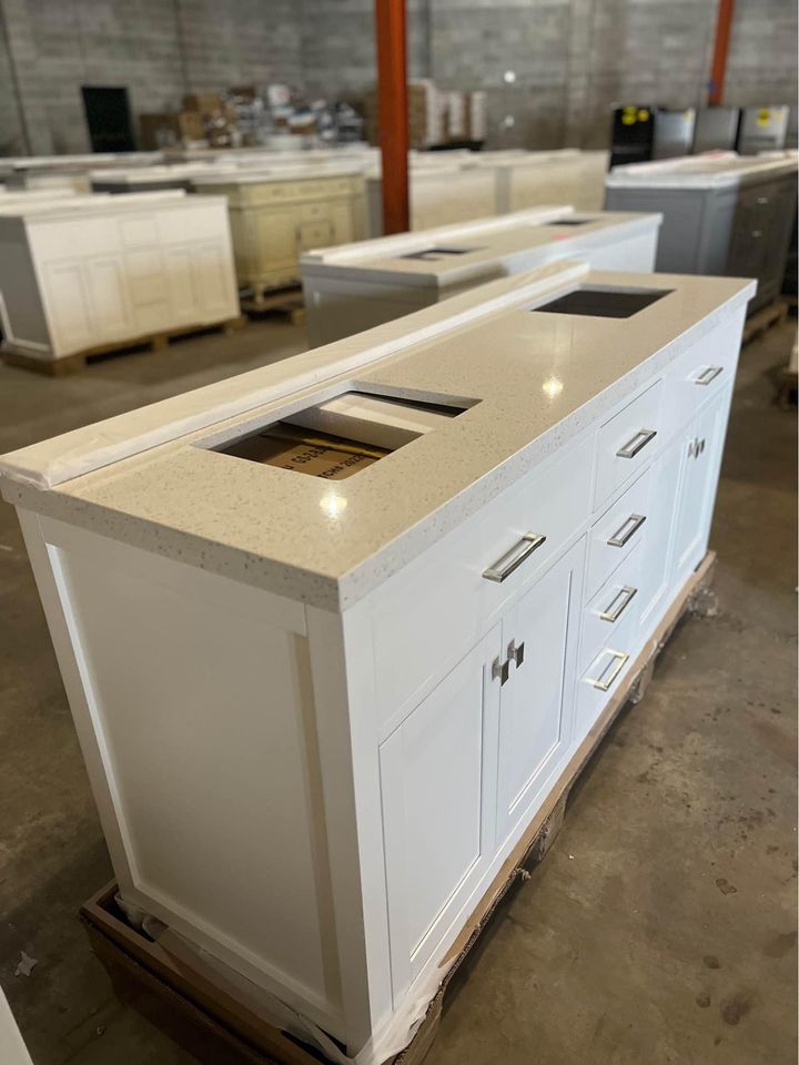 72 in White Double Sink Bathroom Vanity with White Quartz Top