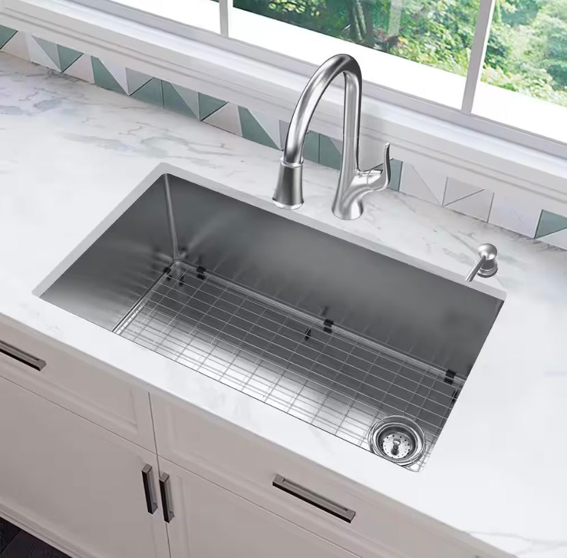 36. in Undermount  Stainless Steel Kitchen Sink with Pull-Down Faucet